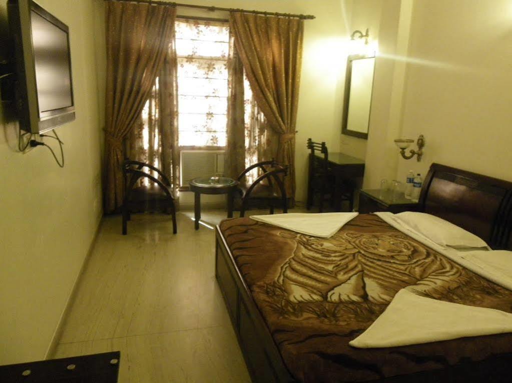 Hotel O Mid Town Delhi  Eksteriør billede