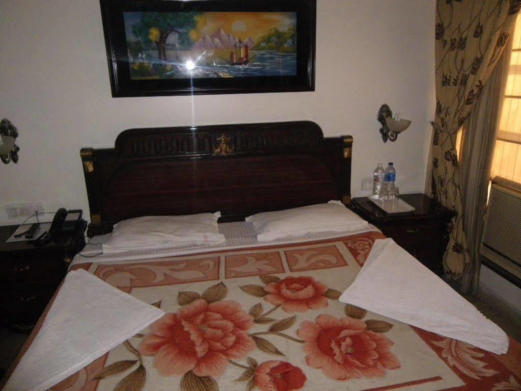Hotel O Mid Town Delhi  Eksteriør billede