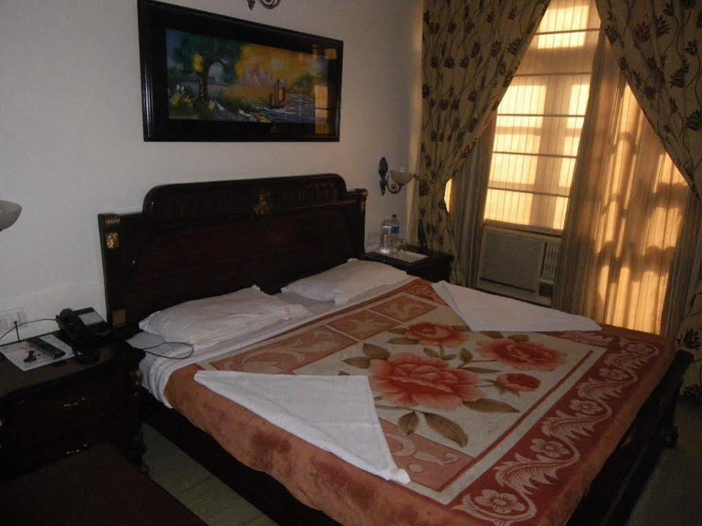 Hotel O Mid Town Delhi  Eksteriør billede