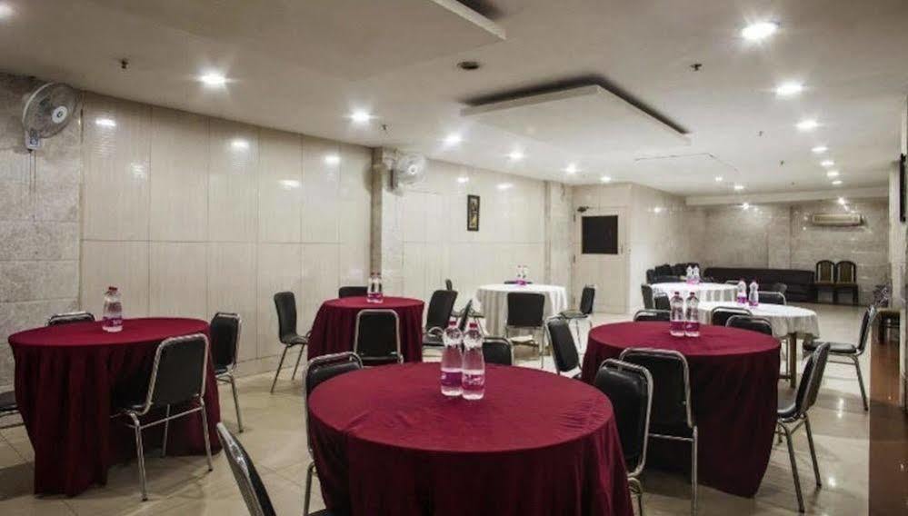 Hotel O Mid Town Delhi  Eksteriør billede